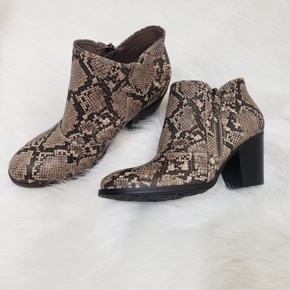 Baretraps New in box cacie snake print side zip‎ booties woman's size 9